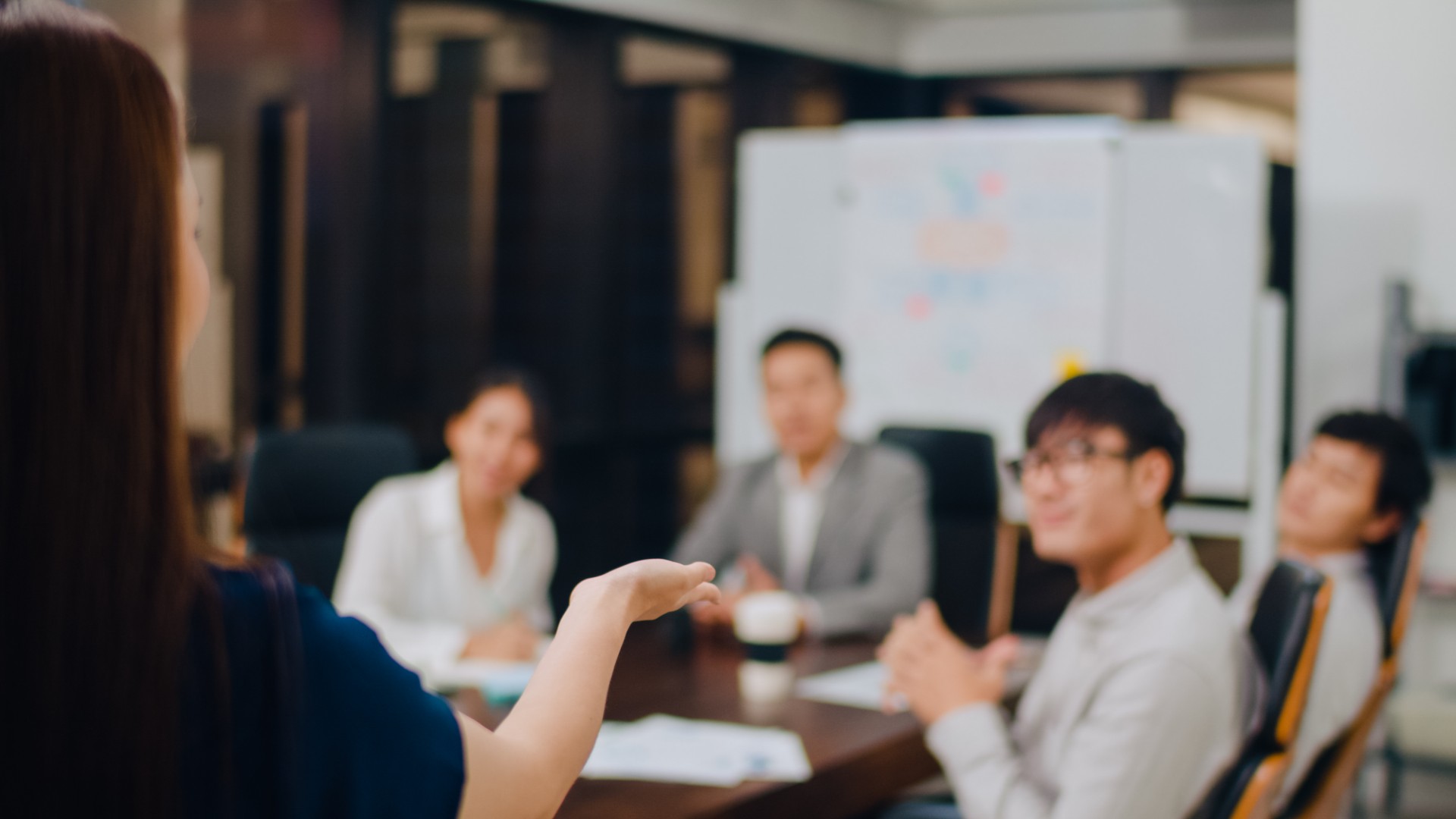 English for<br />
Workplace<br />
&<br />
In Socialization